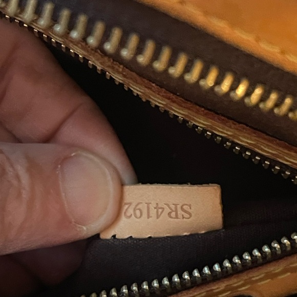 Louis Vuitton Brea Vernis Monogram Bag - Picture 5 of 13